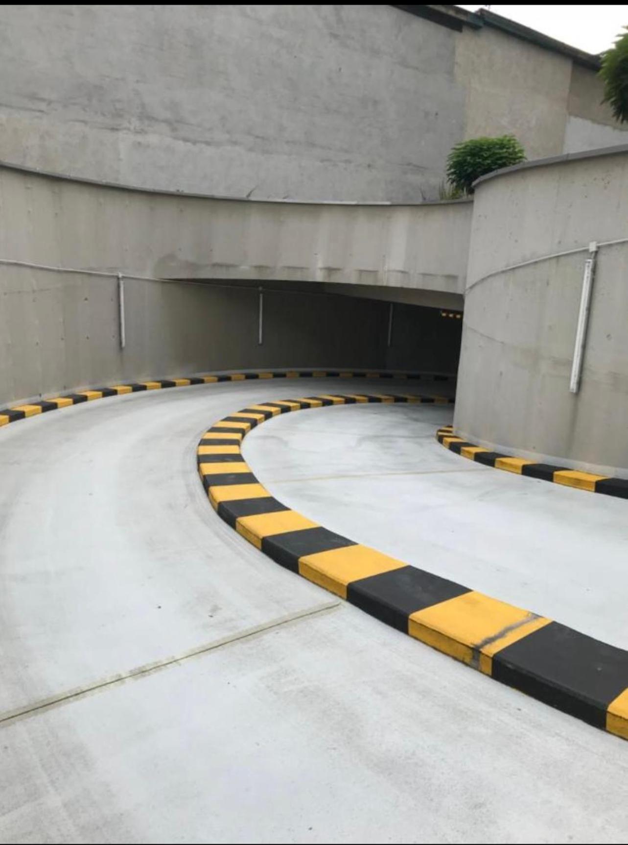 Skau Piano Family & Business Apartment Free Parking Bratislava Eksteriør bilde