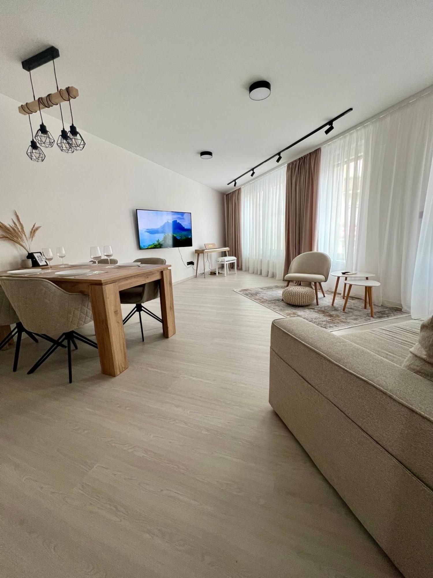 Skau Piano Family & Business Apartment Free Parking Bratislava Eksteriør bilde