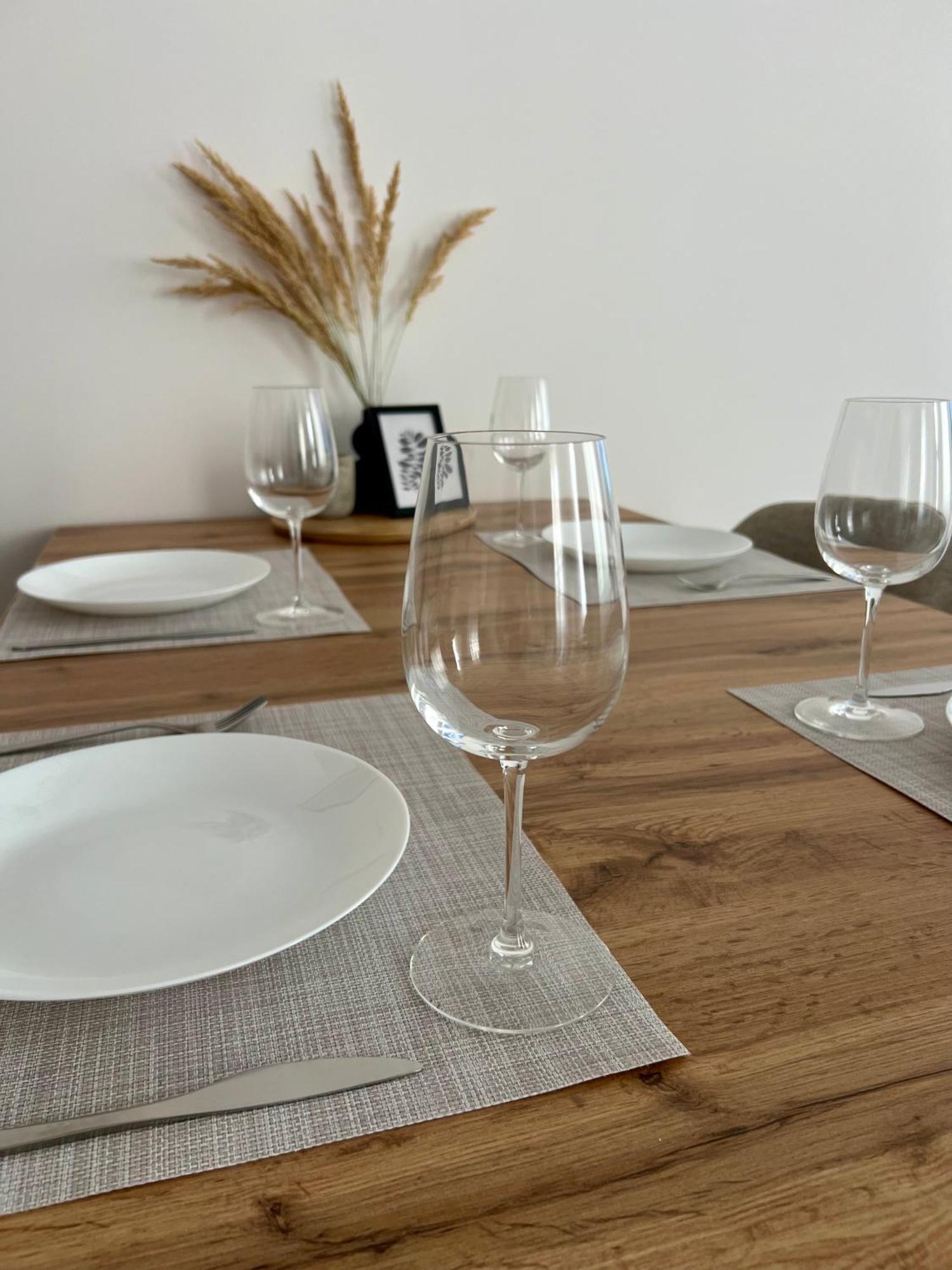 Skau Piano Family & Business Apartment Free Parking Bratislava Eksteriør bilde