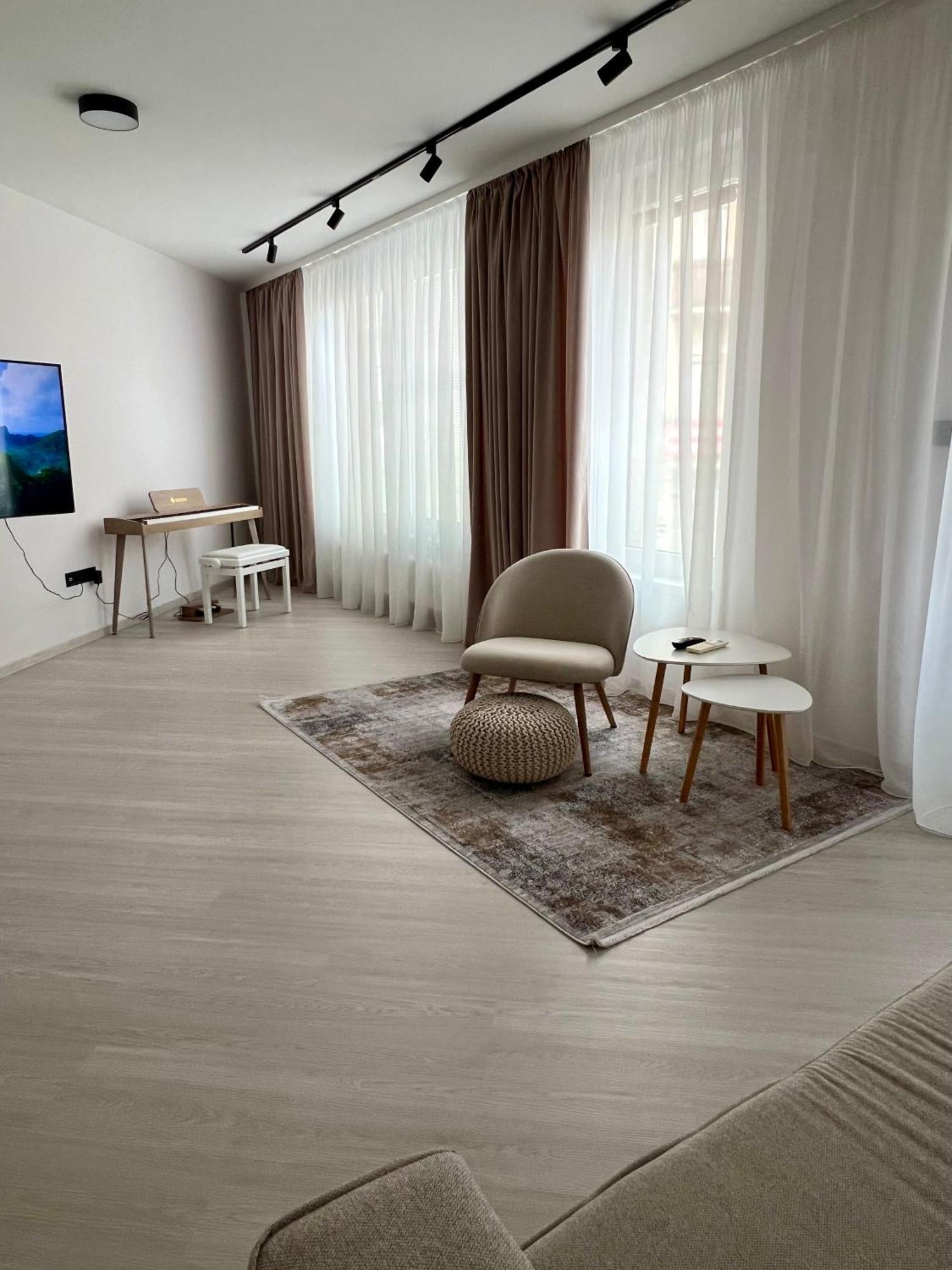 Skau Piano Family & Business Apartment Free Parking Bratislava Eksteriør bilde