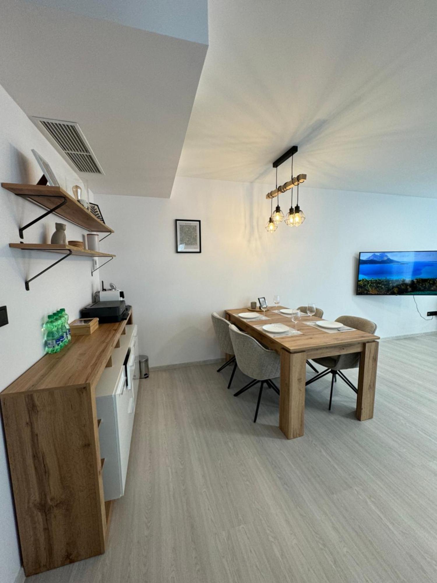 Skau Piano Family & Business Apartment Free Parking Bratislava Eksteriør bilde